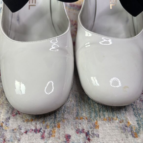 Chanel Patent Mary Jane CC Bow Pumps - Picture 8 of 16